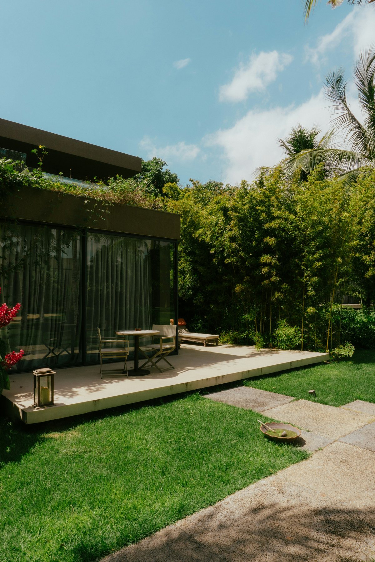 Clean garden pathway with stone and lawn detail